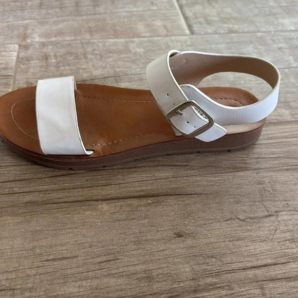 Cat & Jack white leather sandals with straps. 🔴 - Picture 3 of 4